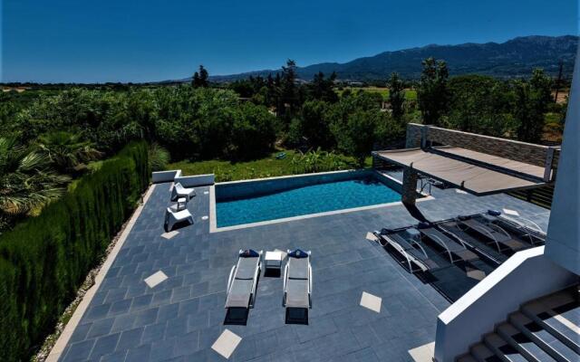 Xenos Villa 1 With Private Swimming Pool Near The Sea