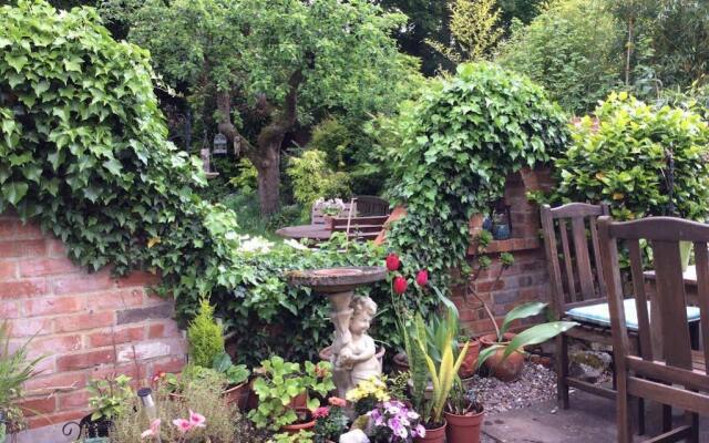 Tudorwood Guest House