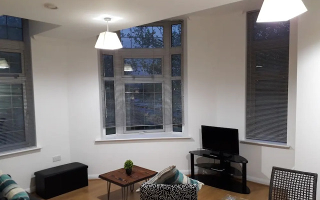 Luxury and Stylish 2 bedroom Apartment with en-suite