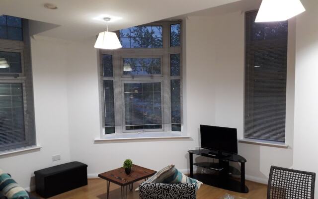 Luxury and Stylish 2 bedroom Apartment with en-suite