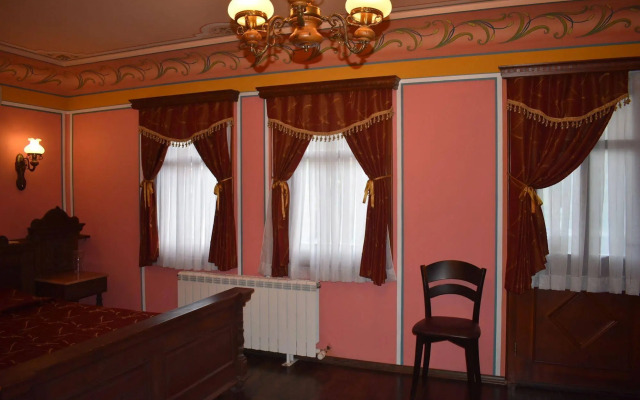 Family Hotel at Renaissance Square
