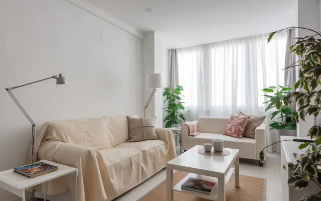 Light-Filled Apt, w/ Free Pick-Up By TimeCooler