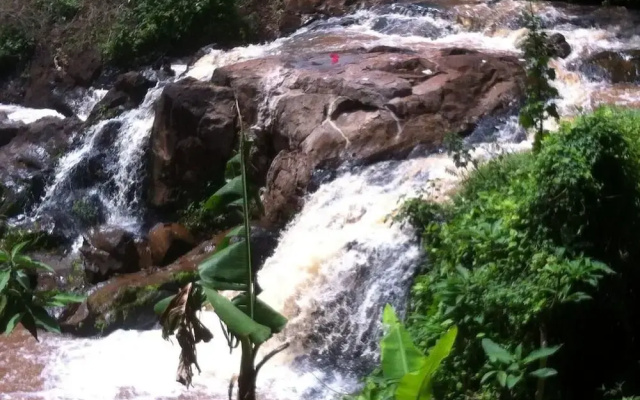 Villa Rock Stop Falls