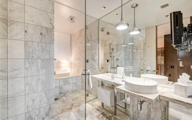 Beautiful Strip-view Balcony Access Studio 31318