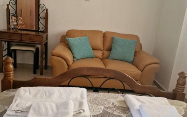 Escape and relax cozy apartment in Pafos!