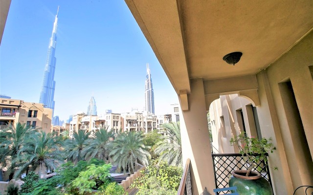 Amazing 2 bedroom with terrace  Downtown Dubai