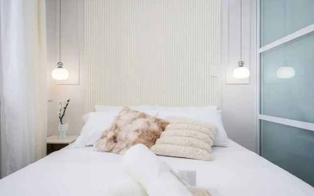 Chic Studio With Balcony & City View Near Airport
