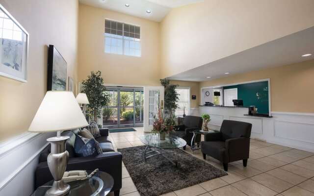 Quality Inn & Suites Greensboro near Lake Oconee