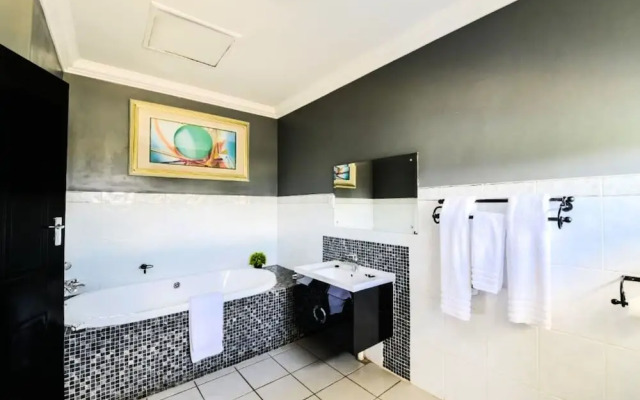 ANEW Hotel & Convention Centre OR Tambo