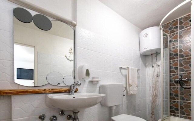 Awesome Apartment in Klek With Wifi and 2 Bedrooms