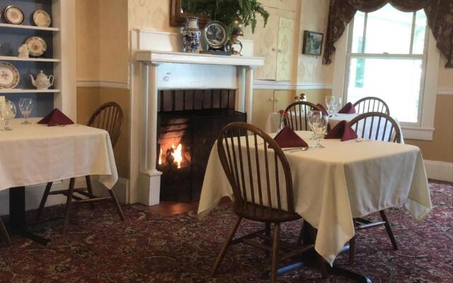 Red Rocker Inn
