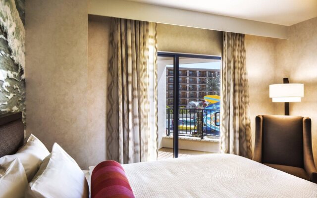 Courtyard by Marriott Anaheim Theme Park Entrance