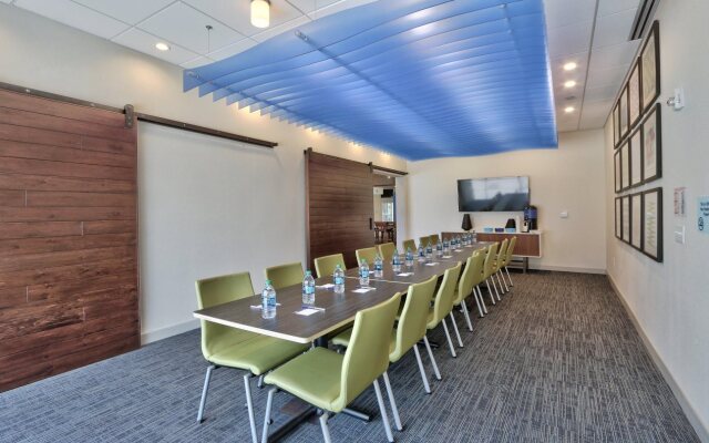 Holiday Inn Express & Suites Roswell by IHG