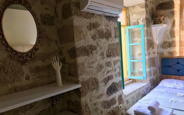 +4 Stone House