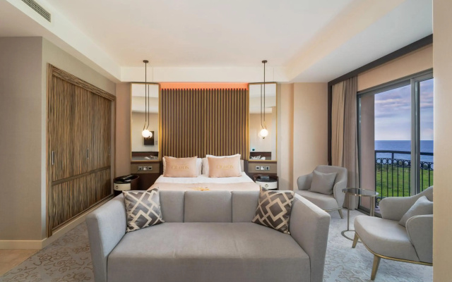 Cratos Premium Hotel Casino & SPA