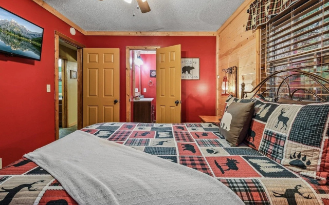 Amazing Dreams 2 Bedroom Cabin by RedAwning