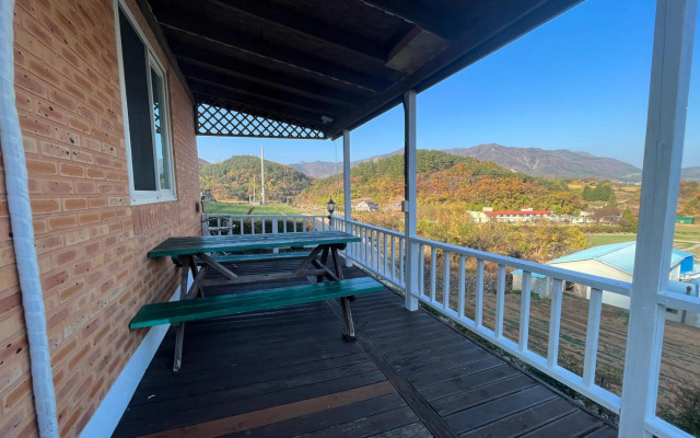 Artist and Flower Pension