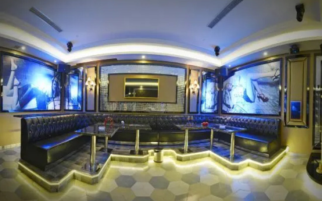 Knight's Hotel Europark Resort