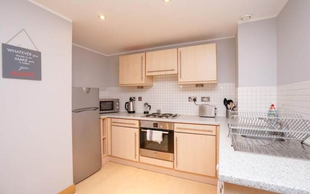 Leeds City Centre Apartment with River View