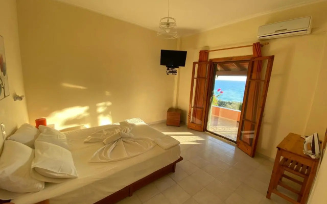 Papadatos Apts With Amazing View - 5mins from the beach