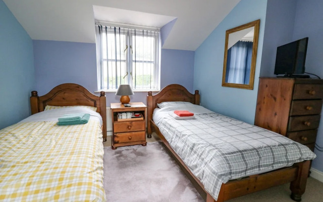 Penybont Apartment