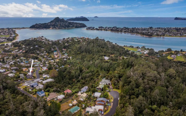 Manuka Lodge - Tairua Holiday Home