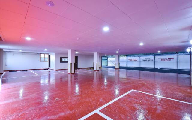 Two Heart Hotel Gimhae Waterpark