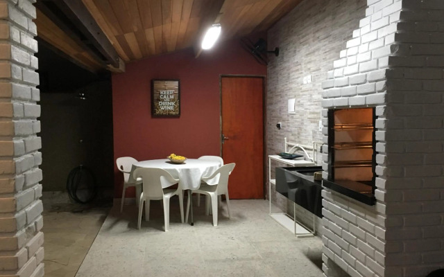 Casa Terrea com Piscina e Internet - Ar Opcional