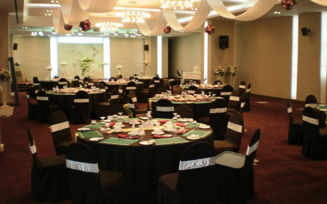 Gumi Century Hotel
