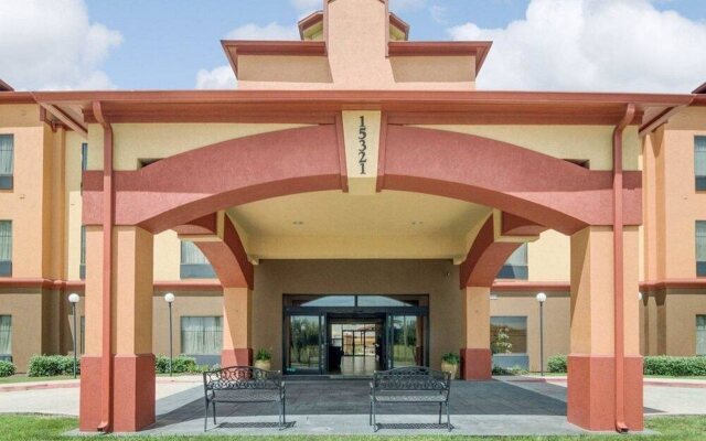 Quality Suites Houston IAH Airport - Beltway 8