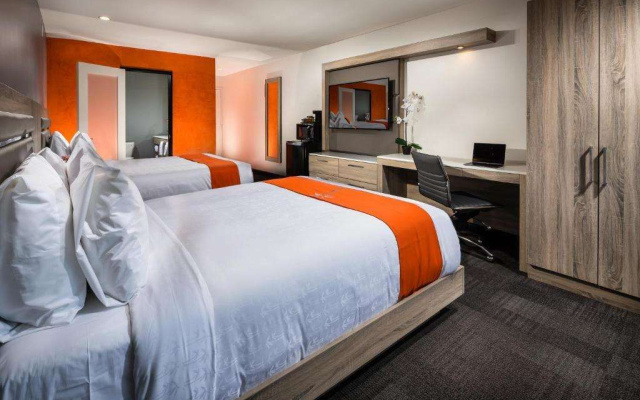 Canoga Hotel at Warner Center