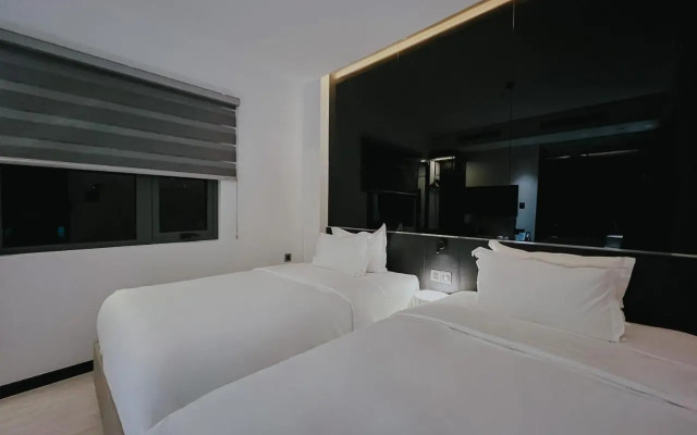 Tropical, Center District 1, HCMC