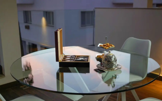 Petit Palace Suites Hotel