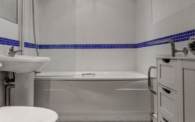 Bright, Spacious 2BR Ancoats Apt for 4 W/balcony