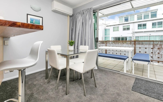 Deluxe Waterfront & City Apartment