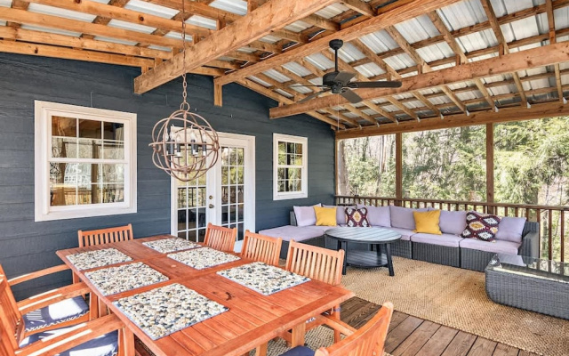 Lakefront 4BR w Screened Porch