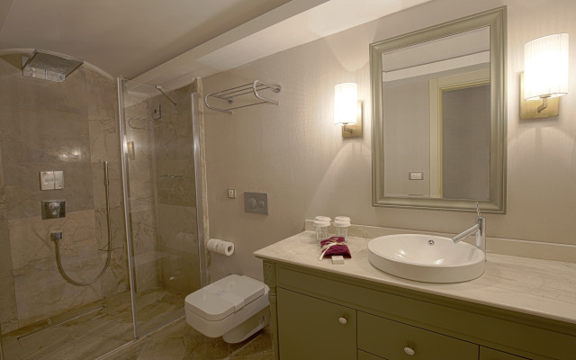 The PINEHILL Hotel & Suites