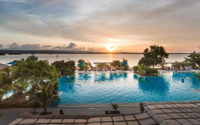 Peninsula Bay Resort