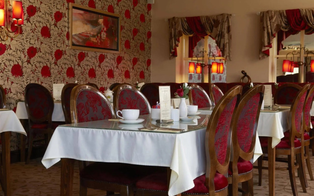 Best Western Plus Pastures Hotel