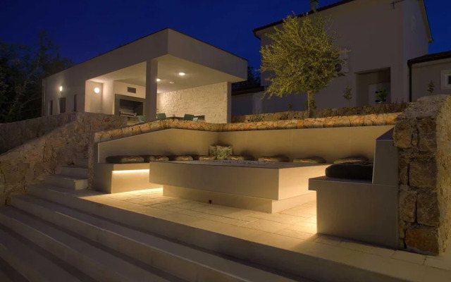 Villa Astrum With Heated Pool Jacuzzi and Sauna