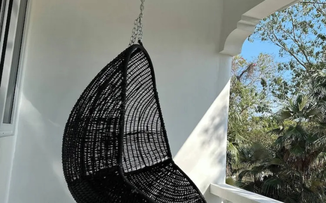 Modern Home 10minstobeach, Private Cliff, AC Wifi