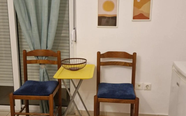 Quiet apartment with easy access to attractions.