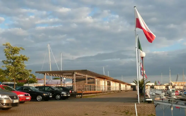 Hausboot in Kroeslin am Bodden