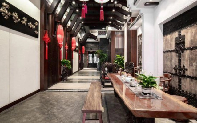 24° North Latitude Theme Hotel