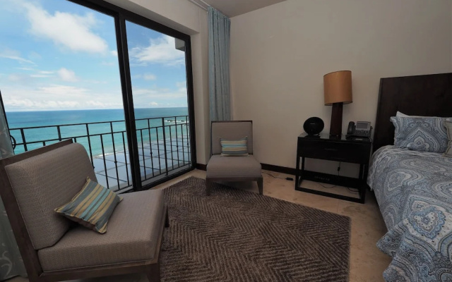 Crocs Resort Oceanfront Penthouse Jaco
