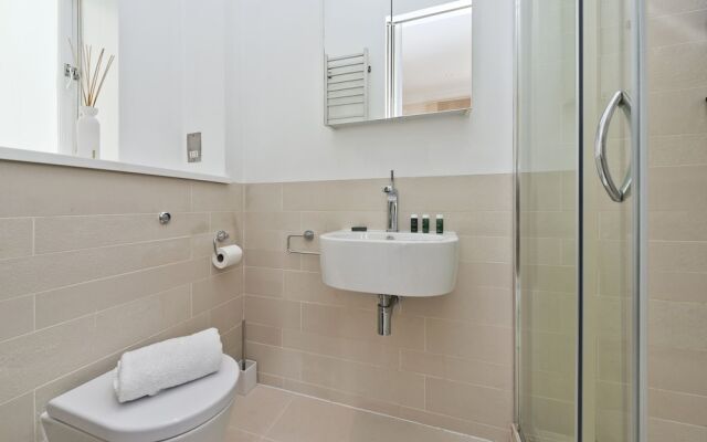 immaculate two bedroom apartment in chelsea by underthedoormat