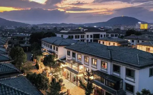 Tengchongxi Water Garden Hot Spring Homestay