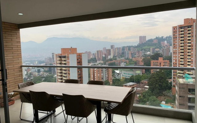 Deluxe Apart. City Views by Nomad Guru