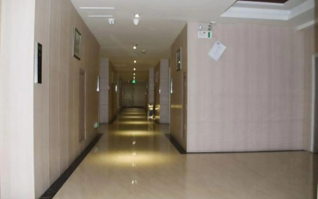 Jichu Chain Hotel Huarong Huarong Avenue