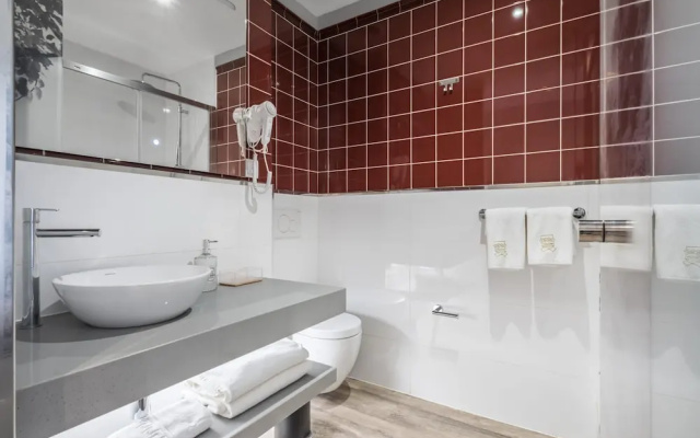 King David Suites 202 by Homie